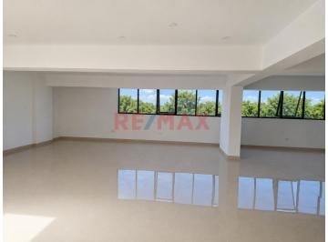 Local comercial · 240m² · Alquiler Local Comercial/industrial de Estreno