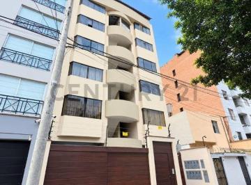 Departamento de 4 habitaciones, Lima · Venta Amplio Duplex en El Corazon de Miraflores C/cochera - 6to Piso