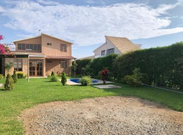 Casa · 614m² · 4 Dormitorios · 2 Estacionamientos · Venta de Casa de Campo en El Carmen, Chincha, Estreno / 614 m² 4 Dorm. Condominio Romana I