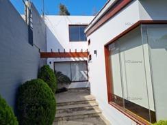 Casa · 590m² · 4 Dormitorios · 4 Estacionamientos · Vendo Bella Casa en Calle 13 N° 1xx, Urb. Rinconada Baja, La Molina
