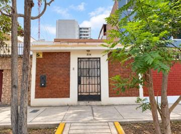 Casa de 4 habitaciones, Lima · En Venta Casa Como Terreno en Magdalena del Mar