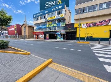 Local comercial , Lima · Local en Zona del Alto Transito Cerca de Diversos Negocios y Frente a Estación del Metro