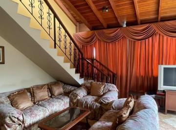 Casa · 460m² · 6 Dormitorios · 3 Estacionamientos · Casa en San Juan de Miraflores