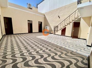 Casa de 6 habitaciones, Arequipa · Casa Comercial en Alquiler en Plena Av