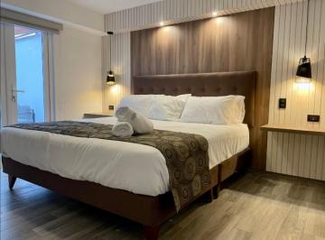 Departamento de 1 habitación, Lima · Executive Suite de Gran Tamaño en Miraflores | 95 m² · Piso 2 · Amoblado + Cochera Incluida