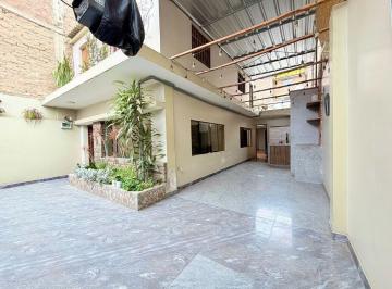 Casa de 4 habitaciones, Trujillo · Casa de 216 m² con 4 Dorm. en Venta en Santa Isabel