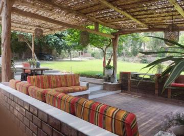 Casa · 3100m² · 4 Dormitorios · 6 Estacionamientos · Casa en Pachacamac