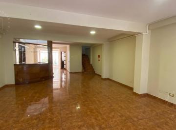 Casa · 445m² · 6 Dormitorios · 1 Estacionamiento · Casa en Comas