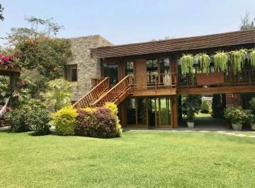 Casa · 2500m² · 7 Dormitorios · 4 Estacionamientos · Vendo y Alquilo Bonita Casa en Calle Alto La Luna N4, Urb. Golf de Huampani, Chaclacayo