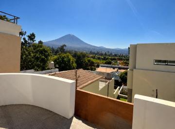 Casa de 4 habitaciones, Arequipa · En Venta Casa de 360 m² de Costrucciòn en Urb, Privada de Cayma