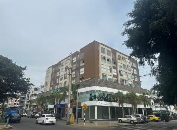 Garage , Lima · Estacionamiento Techado Sotano de Edificio Moderno en Chorrillos