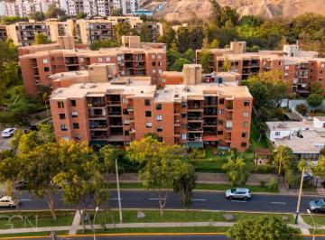 Departamento de 3 habitaciones, Lima · ¡Elegancia y Naturaleza en Surco! Exclusivo Flat Remodelado de 117 m² en Los Álamos por Usd 248,000