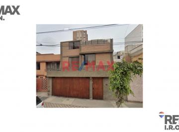 Casa · 212m² · 9 Dormitorios · 1 Estacionamiento · Casa en Venta de 152.47 m² con 9 Habitaciones Cerca de La Pucp – Pueblo Libre Gran Potencial de Inve