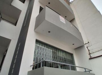 Departamento de 4 habitaciones, Lima · Alquilo Departamento Duplex Frente a Cemtrump Pucp - Los Alamos