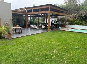 Casa · 1000m² · 5 Dormitorios · 3 Estacionamientos · Alquilo y Vendo Casa en Pasaje Ontario N° 1xx, Urb. Rinconada del Lago, La Molina