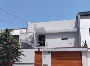 Casa de 6 habitaciones, Lima · En Venta ¡Amplia Casa Remodelada en San Miguel, con Gran Potencial Para Seguir Creciendo!