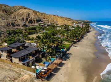 Casa de playa · 231m² · 5 Dormitorios · 1 Estacionamiento · Casa de Playa Frente Al Mar con Piscina Privada en Las Pocitas, Máncora – Paraíso Exclusivo