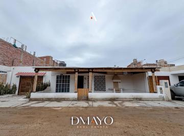 Casa · 207m² · 7 Dormitorios · 6 Estacionamientos · Venta de Casa 7 Dorm. con Piscina y Amoblada a Pocos m de La Playa
