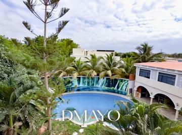 Casa · 705m² · 7 Dormitorios · 6 Estacionamientos · Espectacular Casa con Piscina, Amplios Jardines y Áreas de Recreación en Los Ejidos