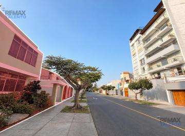 Terreno / Lote · 360m² · Venta de Casa Como Terreno en Corpac San Isidro