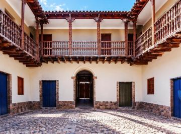 Casa · 636m² · 6 Dormitorios · Casa Emblemática en Cusco