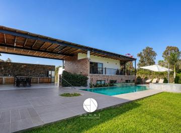 Casa · 400m² · 5 Dormitorios · 6 Estacionamientos · Casa - Quilmana
