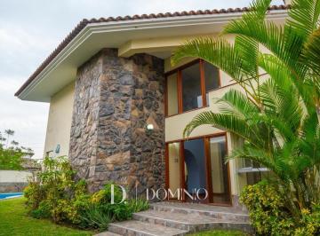 Casa · 400m² · 5 Dormitorios · 3 Estacionamientos · Casa en Venta Pj Las Canoas