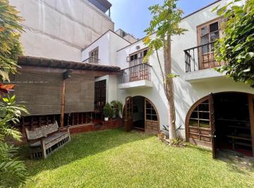 Casa de 4 habitaciones, Lima · ¡Amplia Casa en La Aurora Frente a Parque en Miraflores!