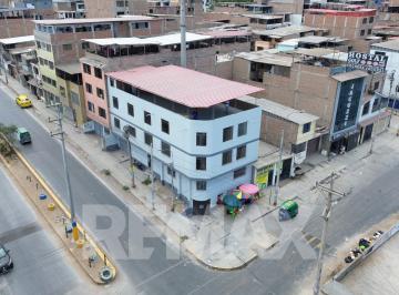 Local comercial · 527m² · 9 Dormitorios · 1 Estacionamiento · Se Alquila Local Comercial de 3 Pisos Ubicado en Av Pastor Sevilla