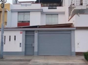 Casa de 5 habitaciones, Lima · Venta de Casa 3 Pisos | 450 m² Construidos | 5 Dorm. | 2 Cocheras | Amoblada en Cercado Lima