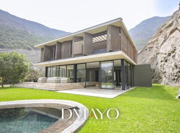 Casa · 332m² · 5 Dormitorios · 4 Estacionamientos · Casa en Venta con Piscina Privada en La Quebrada, Cieneguilla