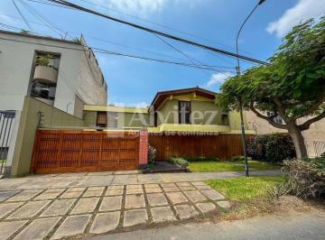 Casa de 4 habitaciones, Lima · Hermosa de Casa 2 Pisos - Santiago de Surco