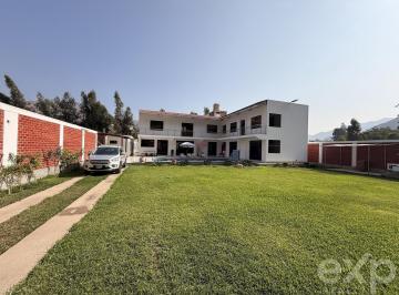 Casa · 356m² · 8 Dormitorios · 4 Estacionamientos · Casa de Campo de Estreno en Venta en Cieneguilla con Piscina y Paneles Solares | 1,364 m²