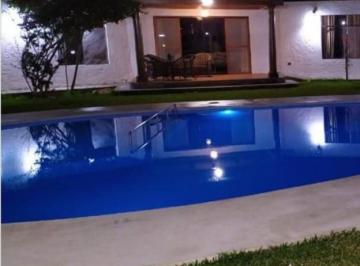 Casa · 11125m² · 8 Dormitorios · Terreno en Cañete