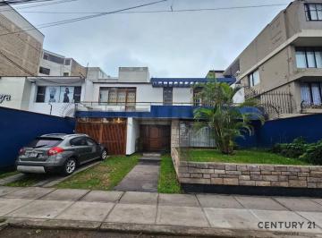 Local comercial · 290m² · 4 Dormitorios · 1 Estacionamiento · Casa en San Isidro