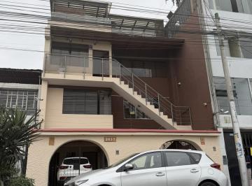 Casa · 543m² · 8 Dormitorios · 2 Estacionamientos · Edificio de 4 Pisos con 2 Dúplex y Terraza de 87 m², Av Circunvalación, Ate.