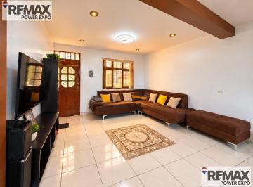Casa · 150m² · 5 Dormitorios · Venta de Casa At 70 m² Ac 150 m² 2 Pisos Chorrillos Urb Vista Alegre $105,000