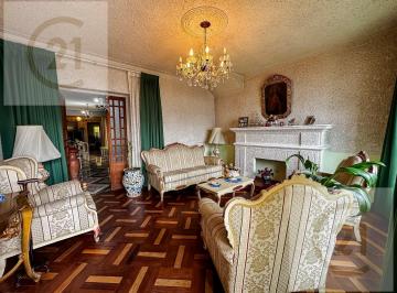 Casa · 303m² · 6 Dormitorios · 1 Estacionamiento · Gran Oportunidad, Venta de Casa en Pueblo Libre en Excelente Ubicación