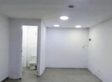 Local comercial , Lima · Local Comercial 35 m² Remodelado, Reja de Seguridad y Portón en La Zona Más Comercial del Distrito.
