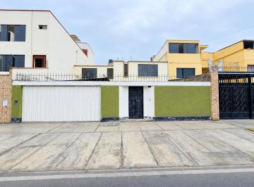 Casa de 3 habitaciones, Lima · Se Vende Casa Como Terreno o Para Remodelar Frente a La Ibm