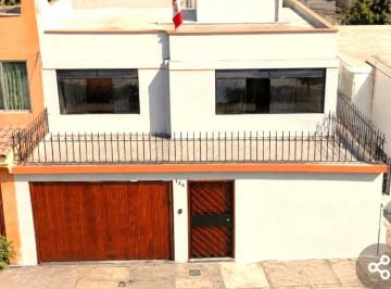 Casa de 5 habitaciones, Lima · Vendo Xviaje Casa 5 Dor Totalmente Remodelada Residencial Cerrada con Parques y Seguridad
