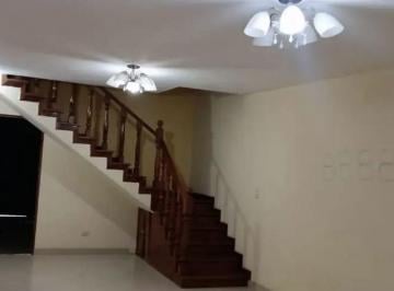 Casa de 6 habitaciones, Lima · Venta V. m. T. Casa con 2 Locales Comerciales
