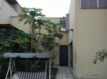 Casa de 4 habitaciones, Lima · Cerca Colegio San Ignacio de Recalde, Estación Angamos del Tren, Casa en Venta, 240 m² de Área Ocupada
