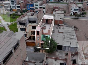 Casa · 220m² · 8 Dormitorios · 1 Estacionamiento · Venta de Casa 3 Pisos - San Antonio - Carabayllo