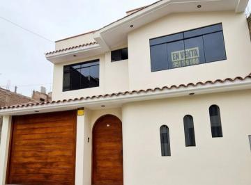 Casa de 6 habitaciones, Lima · Casa de 200 m² con 5 Habitaciones en Venta en Los Olivos