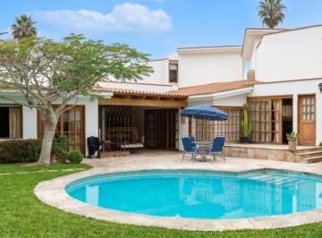 Casa de 4 habitaciones, Lima · Casa de un Piso con Piscina y 1,260 m² de Terreno – La Encantada de Villa