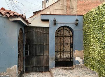 Casa · 174m² · 3 Dormitorios · 1 Estacionamiento · Vendo Casa en Esquina, Zona Mas Comercial de Chorrillos