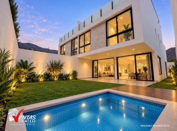 Casa de 4 habitaciones, Lima · Moderna Casa Independiente con Piscina en Venta, Rinconada del Lago, La Molina