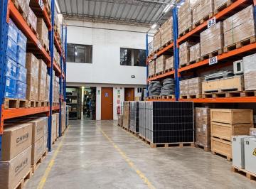 Local comercial · 645m² · 9 Dormitorios · 4 Estacionamientos · Local en Venta en San Luis con Amplios Ambientes Para Almacén y Oficinas Administrativas