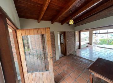 Casa · 193m² · 3 Dormitorios · 2 Estacionamientos · Vendo Casa con Vista La Ciudad de 500 Mt en Casuarinas - Santiago de Surco